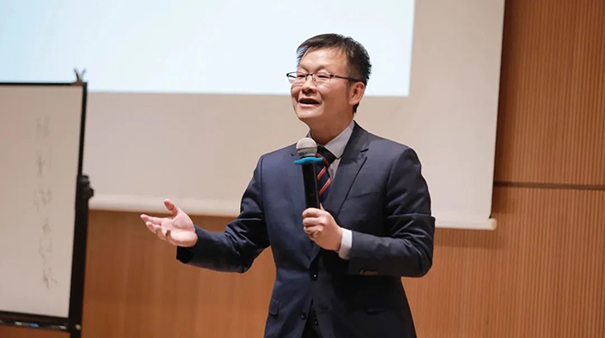 特邀專家萬穎俊老師分享翻轉(zhuǎn)創(chuàng)新思維.jpg