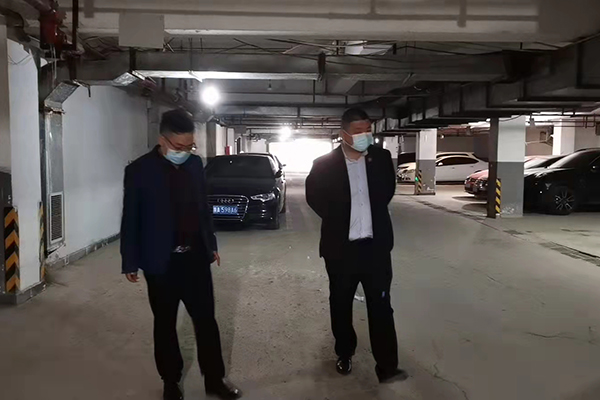 公司現(xiàn)場地坪勘查.jpg
